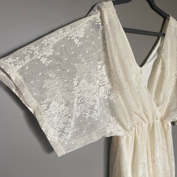 Cream lace dress with flutter sleeves - Picture 3 of 3